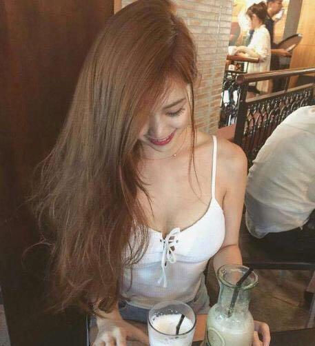 被封为“极品女神”的她,身材太撩人,网友:不愧是直男的心头肉