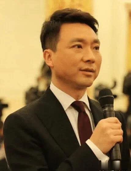 “央视一哥”康辉在央视工作20余年仍租房度日，原因引人深思