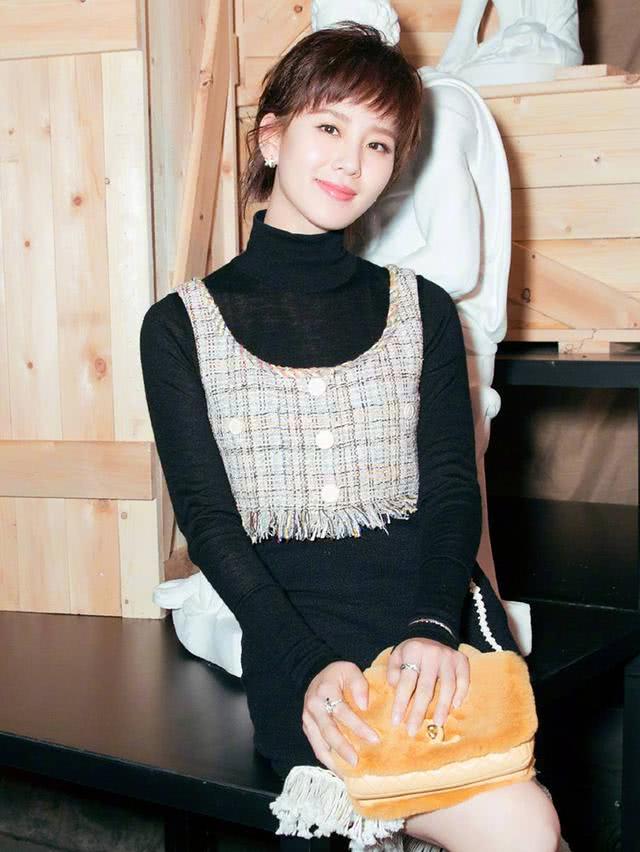 脸上有这4个特征的女生,一定要拒绝留“短发”,显老不说还邋遢