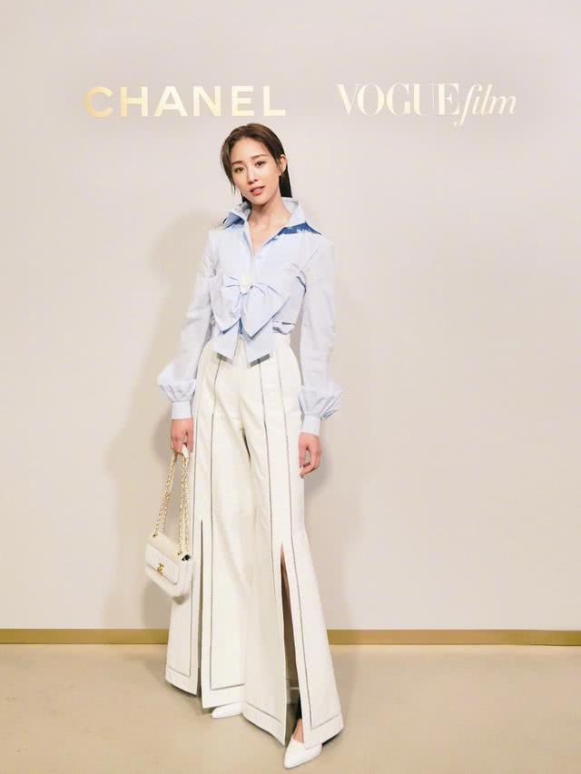 美女张钧甯机场街拍:穿廓形夹克清新又显气质