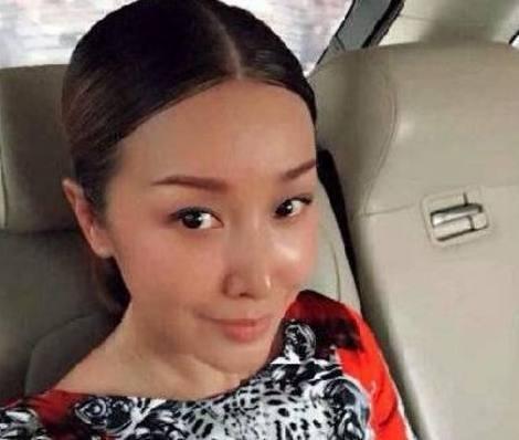 她一曲爆红20年，3段感情被传克夫，45岁嫁富豪被质疑整容