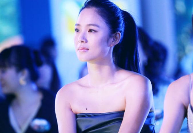 她曾是影后，因醉酒后的真情流露嫁大15岁导演，今41岁风韵犹存