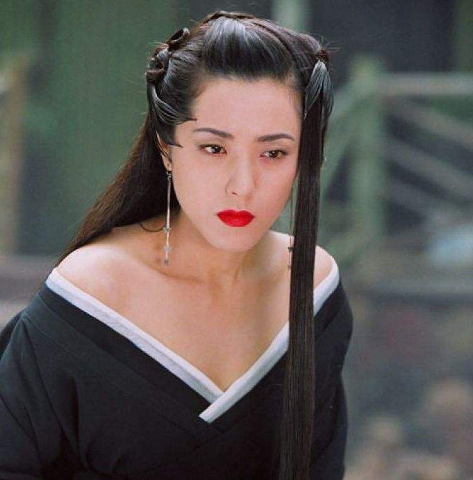 年轻时是“人间尤物”,倾国倾城貌美如花,43岁后多了些许妩媚