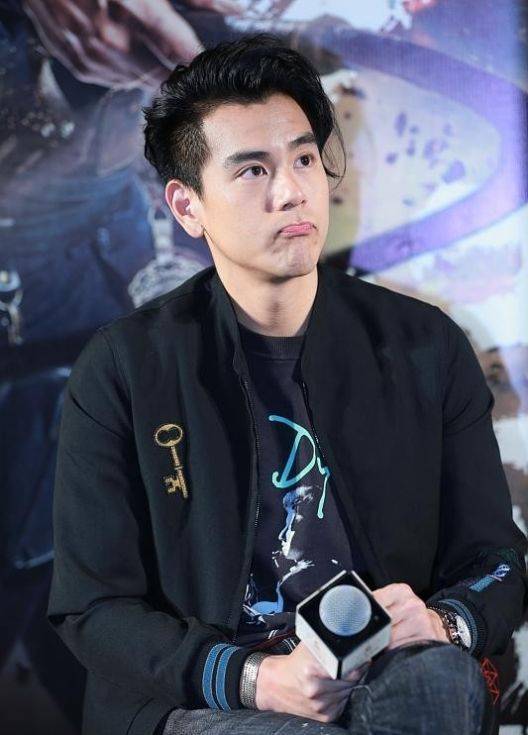 彭于晏张钧甯携手官宣, 正式领结婚证三月结婚?