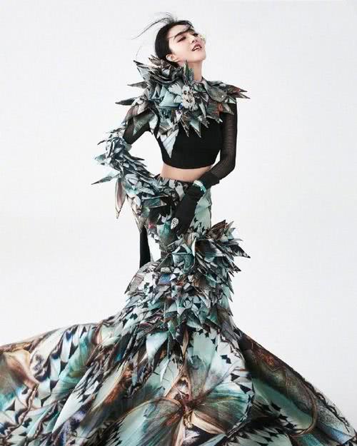 范冰冰受访回顾23年演艺生涯，并谈与李晨分手：我还相信有真爱！