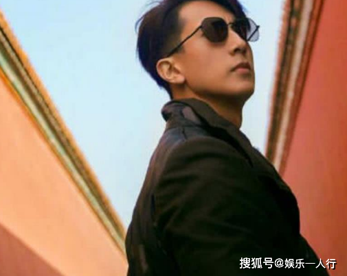 吴尊儿子堪称“颠覆式长大”，曾因不像爸被吐槽，今五官精致帅成王子