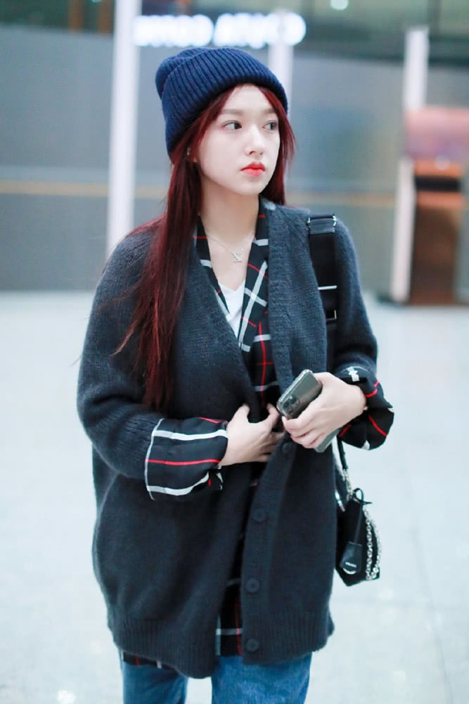 美女程潇穿“大妈装”亮相机场,这颜值也太任性了吧