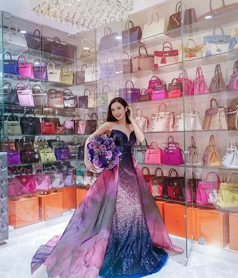 结婚了?新加坡第一名媛蔡欣颖晒与男友同框照,无名指钻戒超抢镜