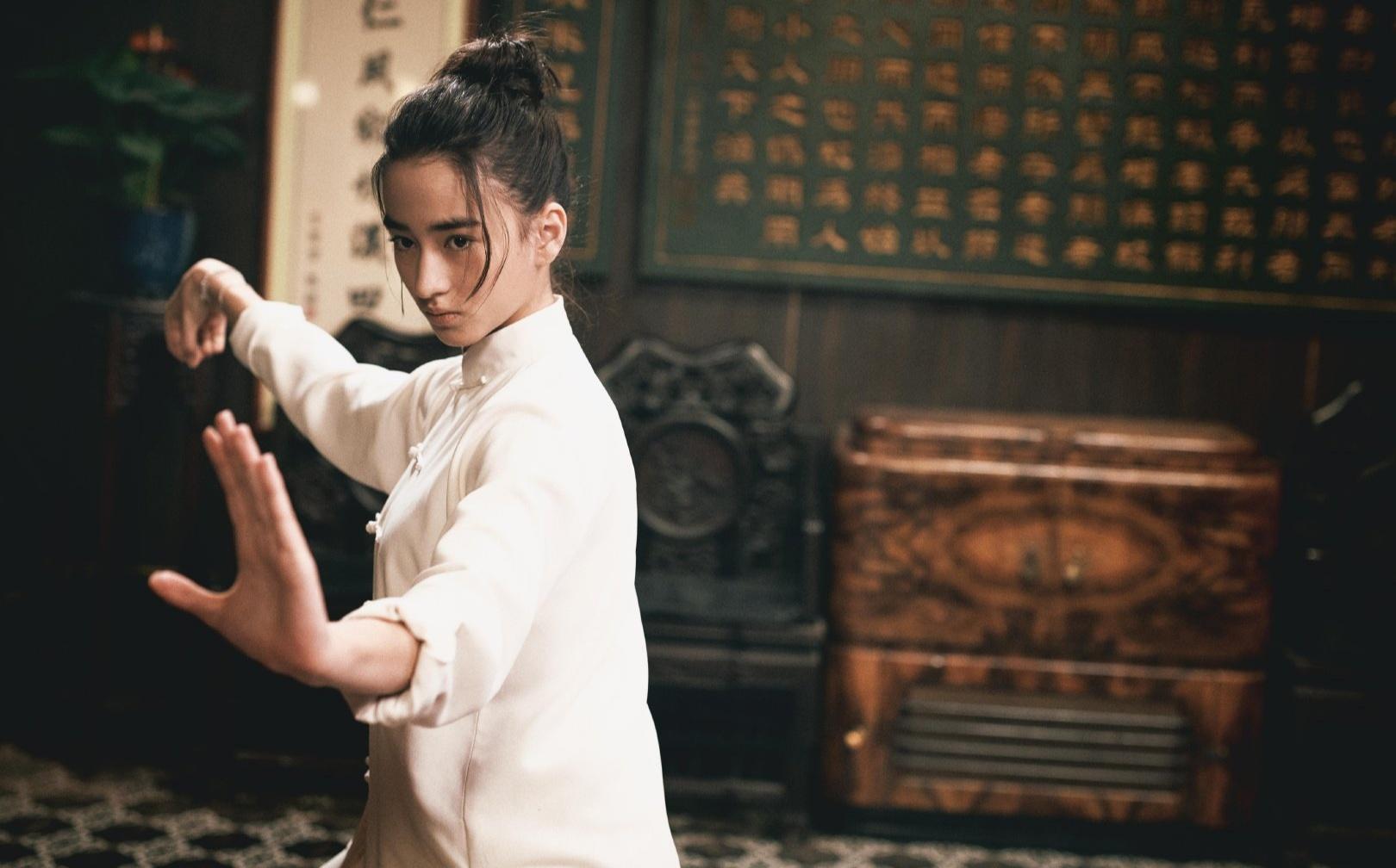 才16岁资源就令人嫉妒!新人出道被强捧,这种印度式长相能红吗?