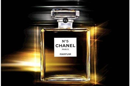 1560228844397960.jpg 香奈儿香水5号、22号,造就经典的数字系列