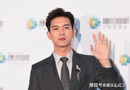 李现回应无名指戴戒指，因手指适合就戴，哭戏却被吐槽！
