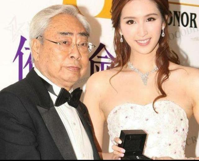 27岁体操冠军为父还钱,和81岁富豪上演“爷孙恋”,还清欠款秒分