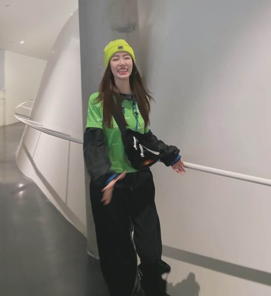 《亲爱的热爱的》的“上头姐妹”,戏外带火荧光鞋,杨紫都没她潮