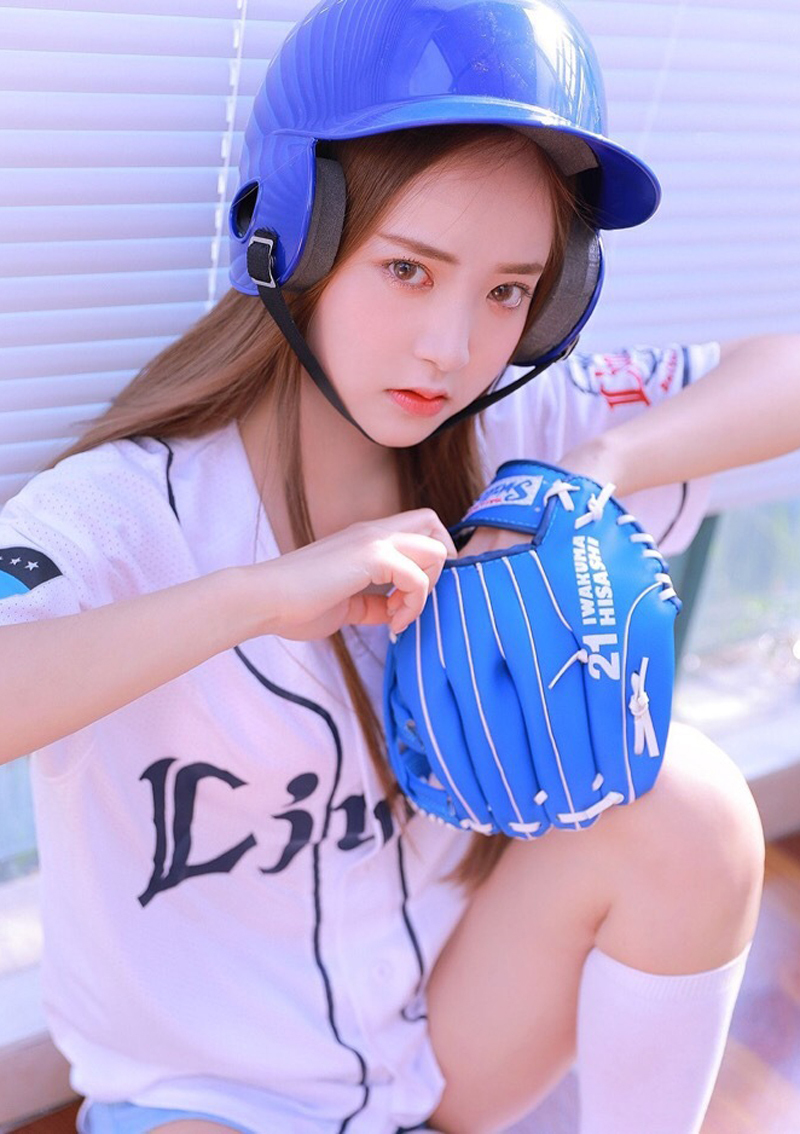 棒球服美女性感白嫩活力写真图片