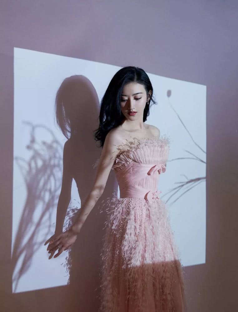 轻熟美女景甜的柳叶眉也太好看了吧！又仙又媚气质翻倍