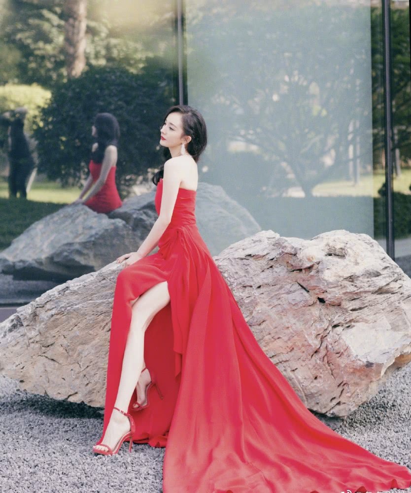 女明星复古港风造型盘点,宋祖儿钟楚曦迪丽热巴,你更爱哪个?