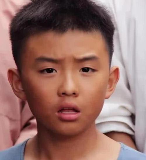 他从7岁开始出道,出道12年却不温不火,如今19岁帅到犯规!