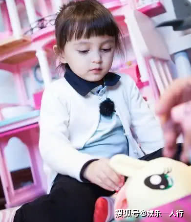 有种“藏得深”叫马雅舒，当6岁女儿和4岁儿子曝光，网友：沦陷了！