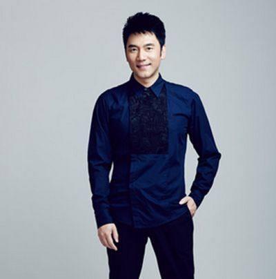 他经历两次婚姻,前妻将他捧红,现任帮他成富豪,绝对的人生赢家