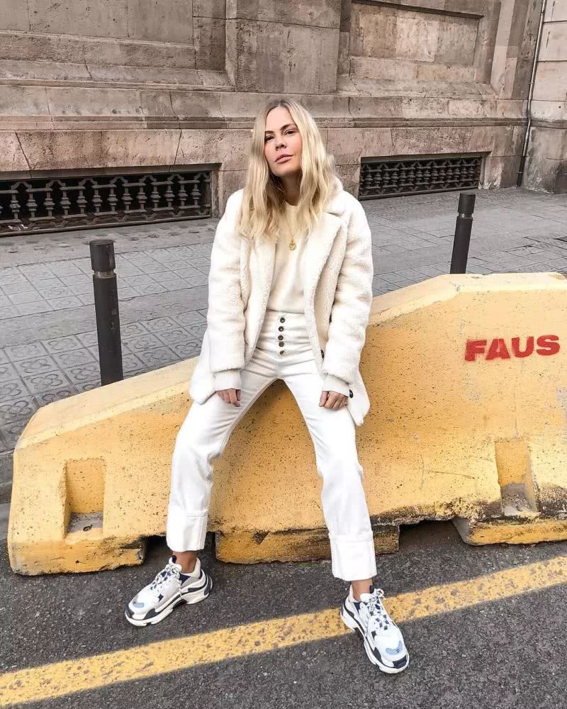 今年秋冬别穿大衣了，羊羔毛外套才是时尚首选！