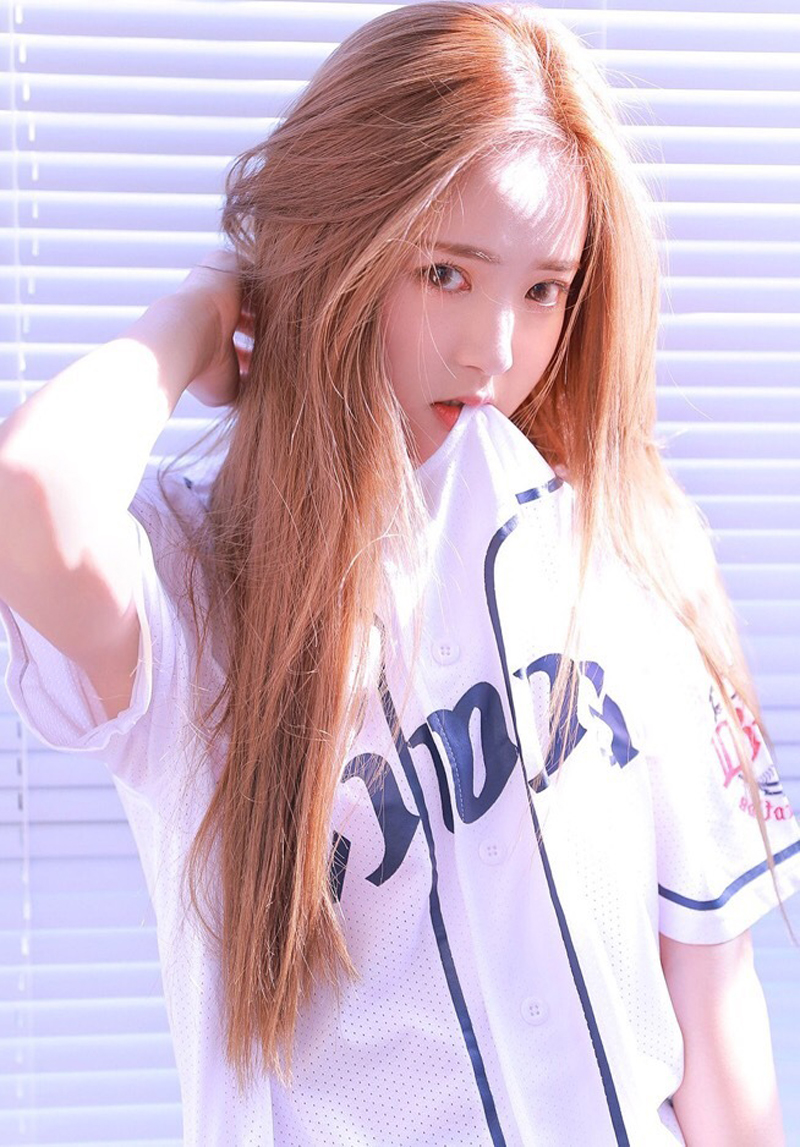 棒球服美女性感白嫩活力写真图片