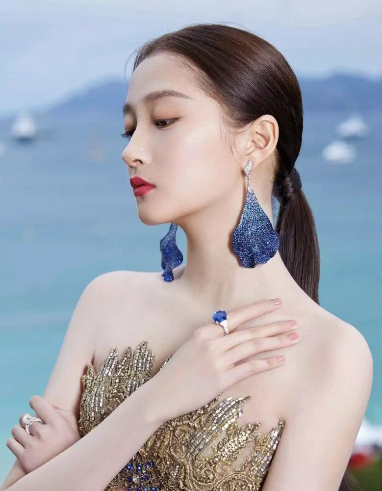 深受戚薇宋茜等女明星宠爱的夸张耳饰，时髦到让你抛弃所有耳钉