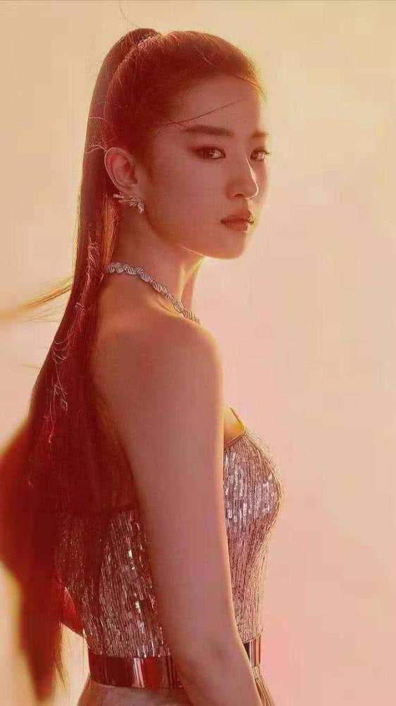 神仙姐姐刘亦菲化身花木兰上演红黑双面人生,骑马造型太惊艳