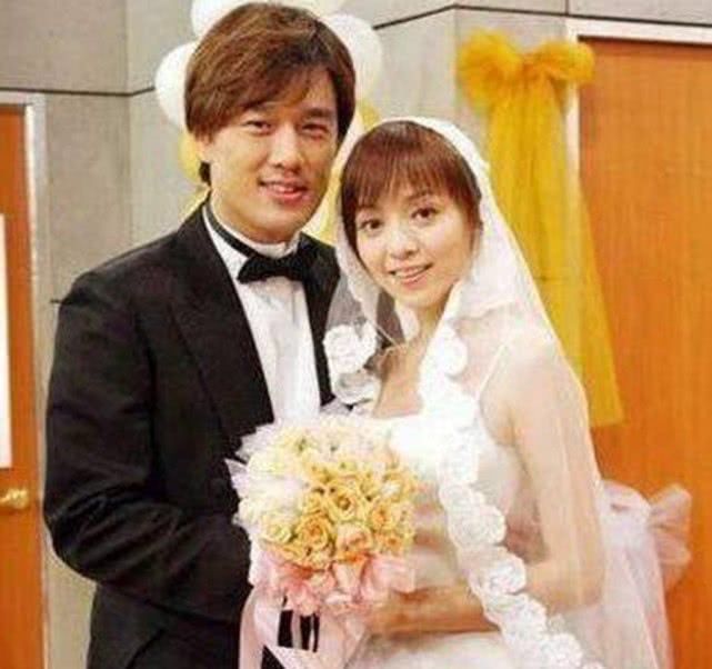 出道24年都没传过绯闻，霸道总裁专业户，娶了青梅竹马妻子！