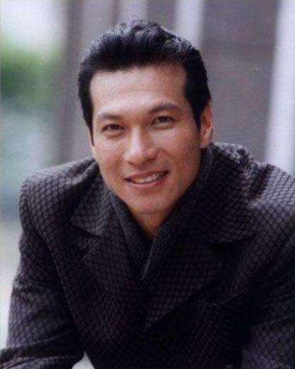 她曾做8年保姆,因“厕所门”险遭封杀,用情至深却被骗5亿