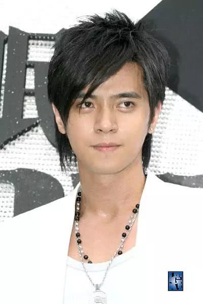 20位男星的18岁,黄磊貌若潘安却落榜,徐峥读上戏时头发还在