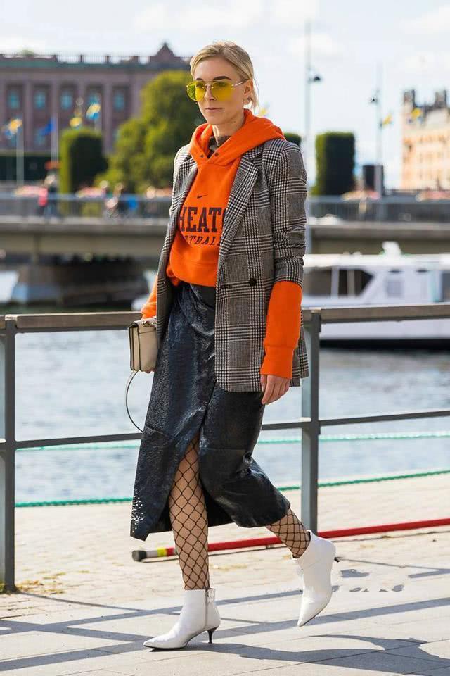 欧美街拍：今年冬天最“减龄高级”穿搭范本，错过还要等一年