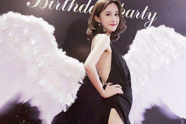 文梦洋裸上身 被爆料整容如今大变样