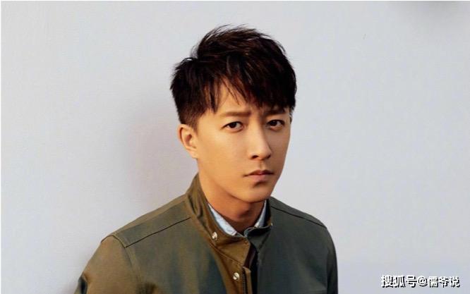 继鹿晗韩庚后,又一位顶流组合成员恋情曝光,他恋上的还是圈外人