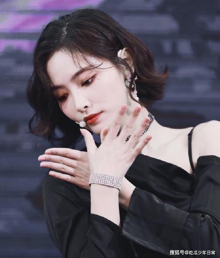 《青你2》她成为公认“C位”最佳人选,颜值实力被赞顶级,粉丝超过千万