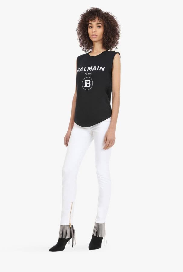 通勤必备白色裤装,是冬天里的一抹亮色