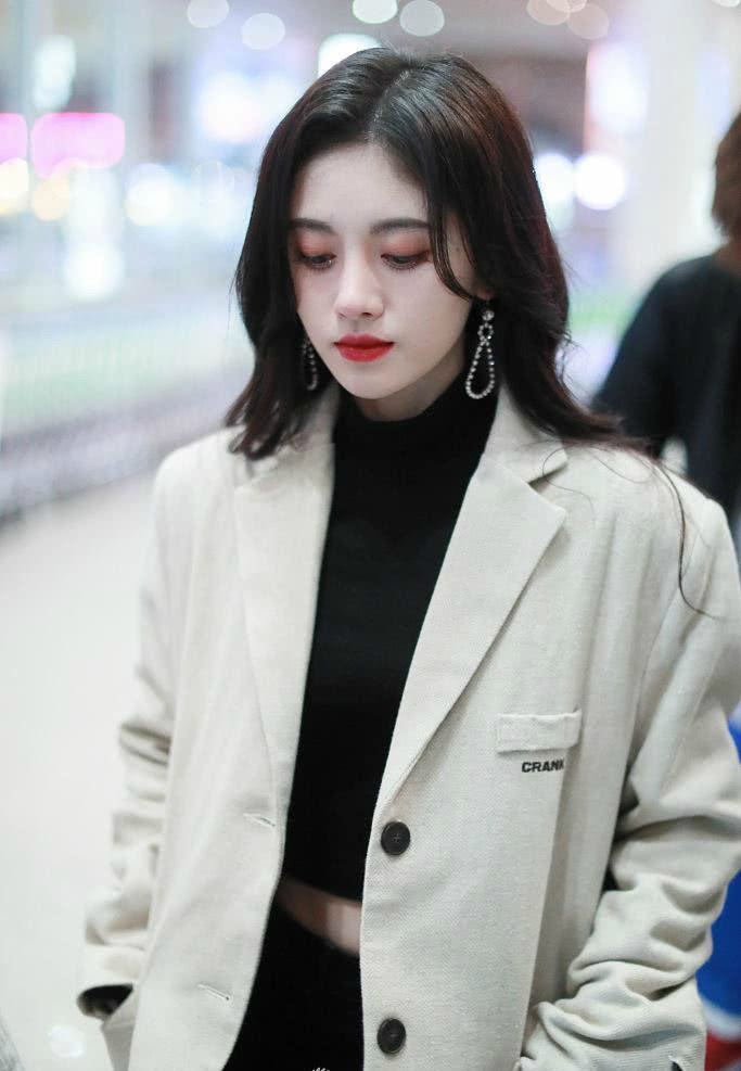 “4000年美女”鞠婧祎，原来美在这里