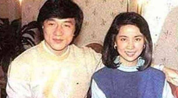 成龙怀里6位女明星,陈好最美,最后一位网友表示:扎心了!