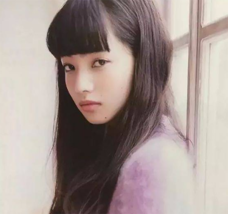 厌世脸走红网络，受到粉丝热捧！如何化出高级厌世妆？