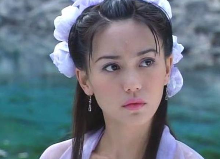 她是最美牡丹仙子,嫁大10岁外籍老公,如今46岁依然肤若凝脂