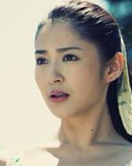 原来李心艾整容前这么美,像颖儿杨颖和谢大脚合体,如今可惜了