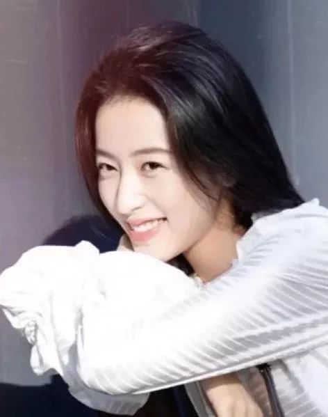 网红脸看多了会腻,“透明感女生”才是真气质!
