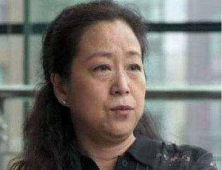 她曾是张国立的老婆,离婚后孤身一人31年,儿子成为她一生的痛