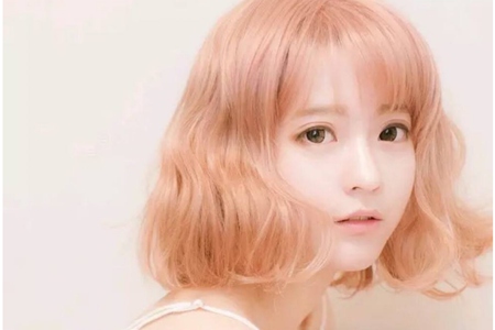 范丞丞染粉色头发，适合追星女孩的短发染发颜色大全