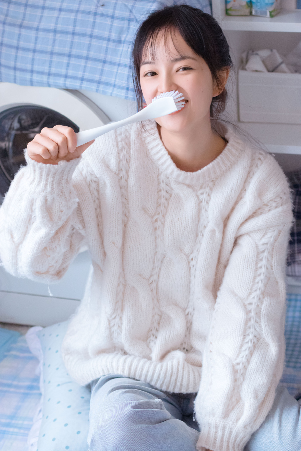 可爱元气小美女白嫩性感图片写真