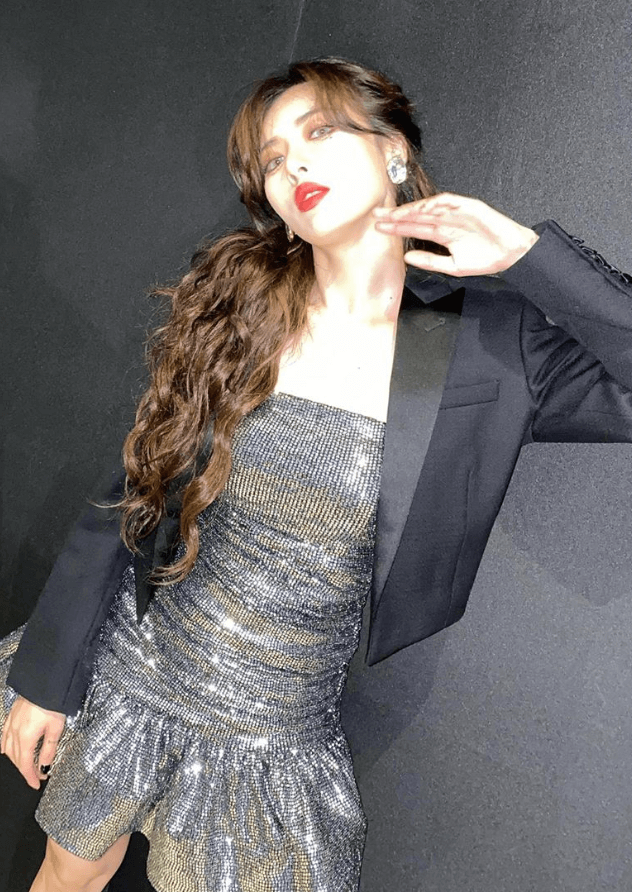 韩国美女金泫雅日常私服穿搭,时尚有活力