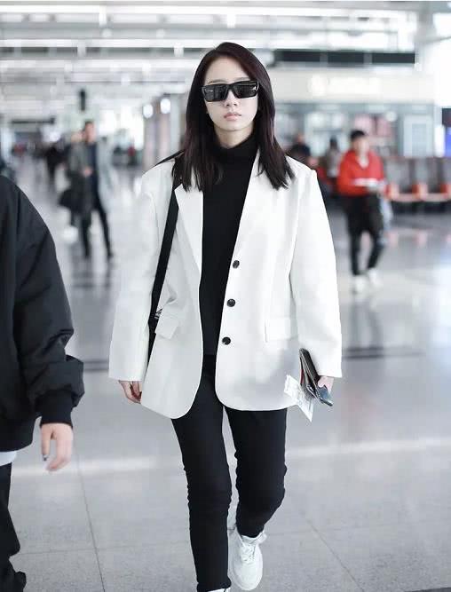 经典黑白配永远都站在时尚的C位，让你简简单单穿出高级感