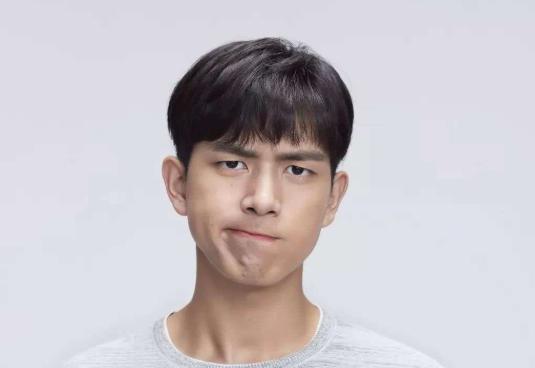 好不容易积攒的粉丝，却因一个点赞掉粉严重，李现还能再走红吗？