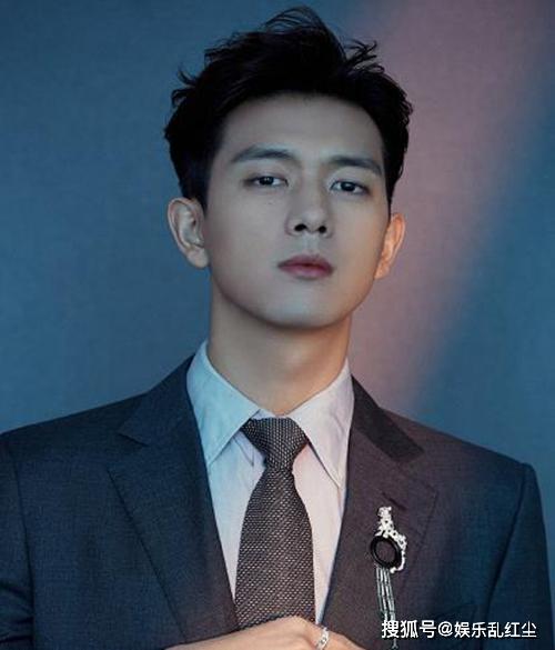 李现回应无名指戴戒指，因手指适合就戴，哭戏却被吐槽！