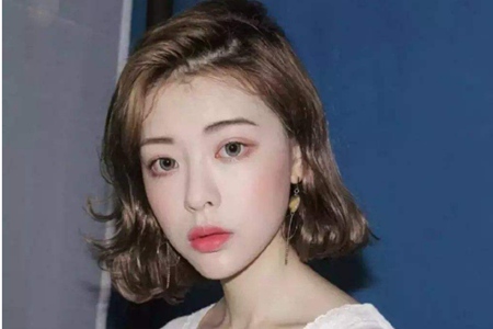 范丞丞染粉色头发，适合追星女孩的短发染发颜色大全