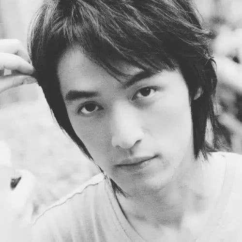 20位男星的18岁,黄磊貌若潘安却落榜,徐峥读上戏时头发还在